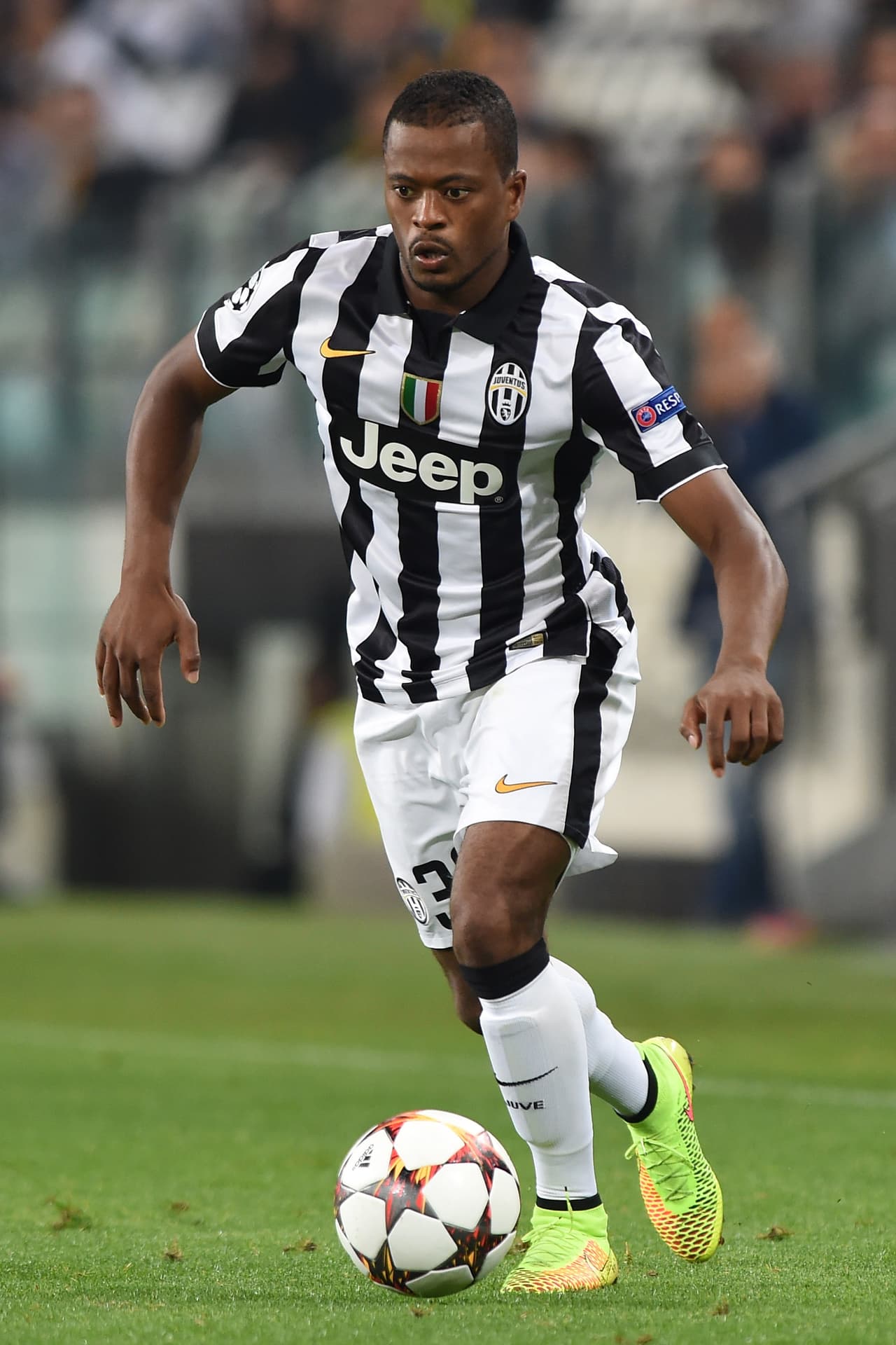 33 PATRICE EVRA El veterano lateral zurdo francés disputó nueve de los doce partidos de la Juventus en esta edición de la Champions League. Se perdió los dos encuentros ante el Olympiacos de Grecia y la visita al Malmö de Suecia. Colaboró con una asistencia en la goleada a domicilio de la Juve 3-0 sobre el Borussia Dortmund.