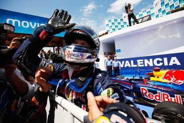 Vettel celebró la victoria que le permite acercarse a Hamilton en la clasificación de pilotos.