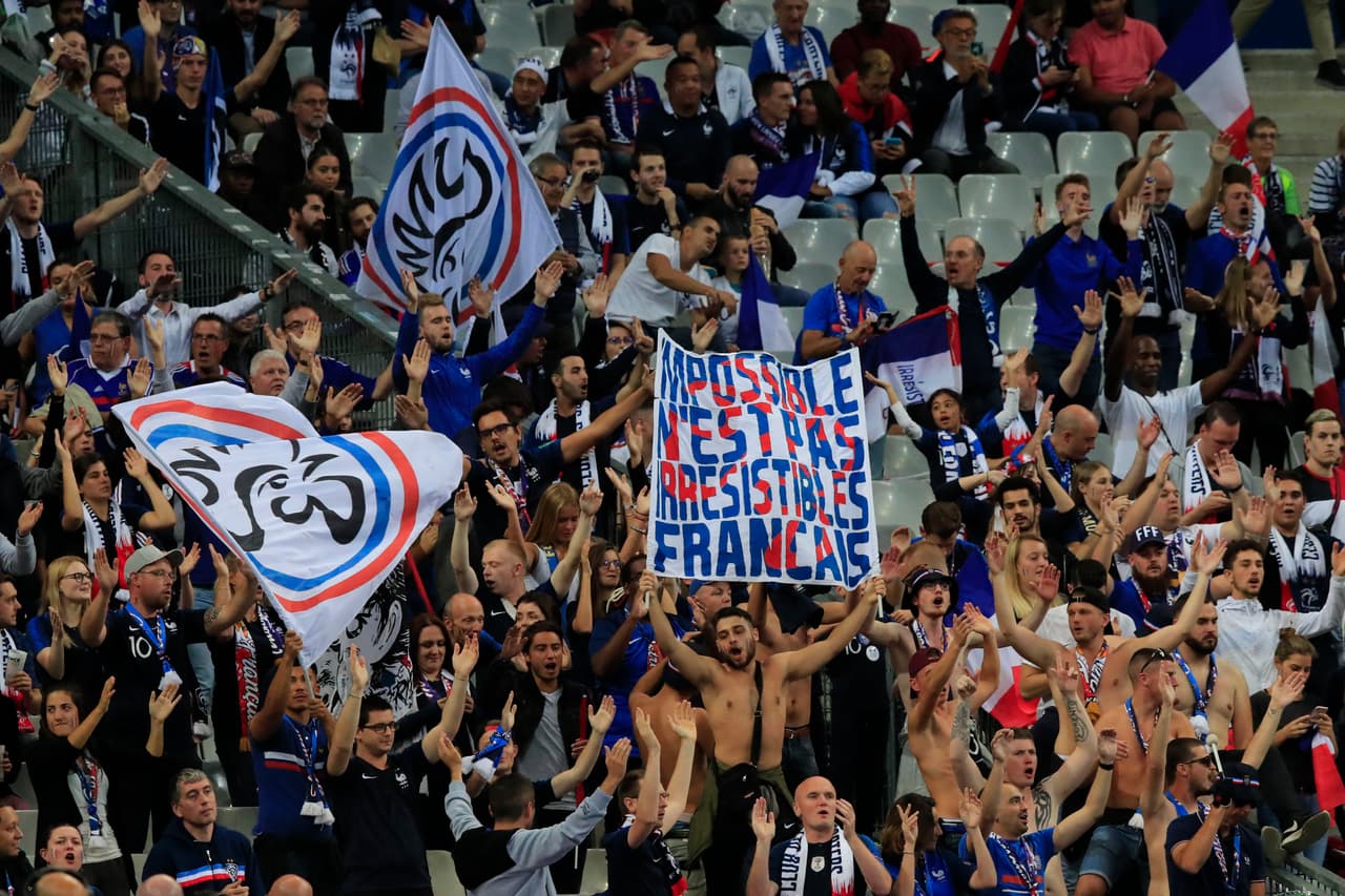 La afición francesa apoya a su equipo.