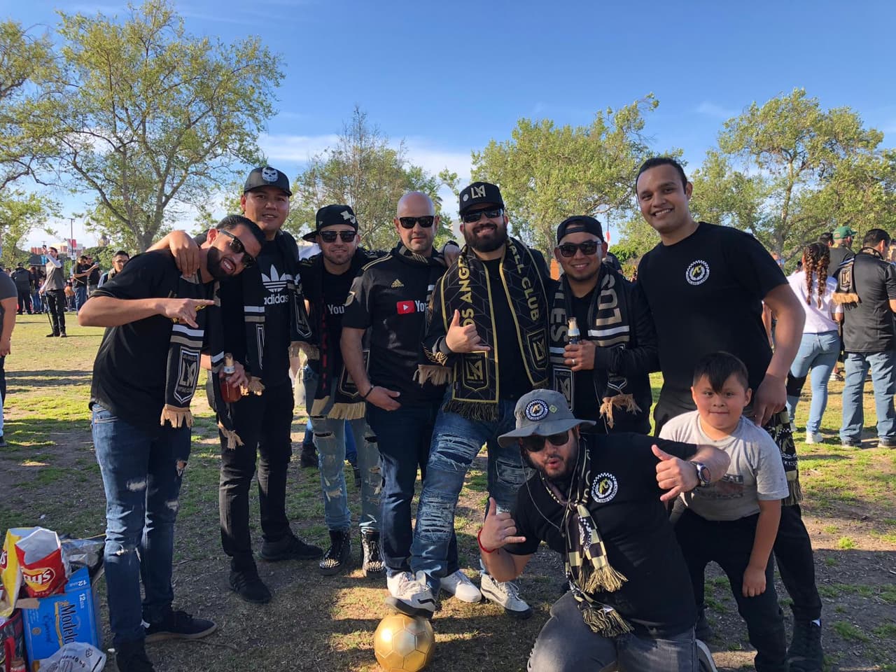 Inspirados por el mexicano Carlos Vela, así viven los fanáticos de Los Angeles FC los instantes previos al juego contra FC Cincinnati en la semana 7 de la MLS.