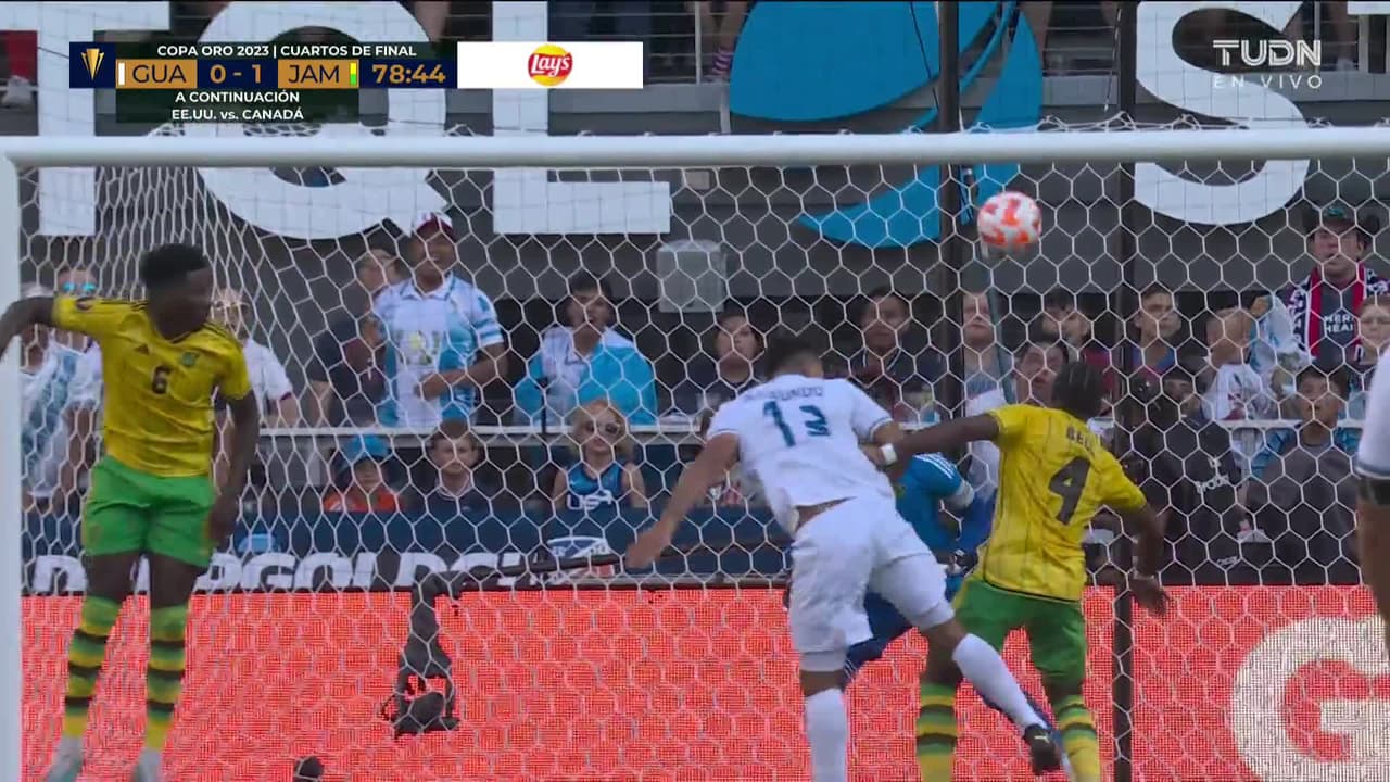 ¡TIRO ATAJADO! disparo por Alejandro Galindo.