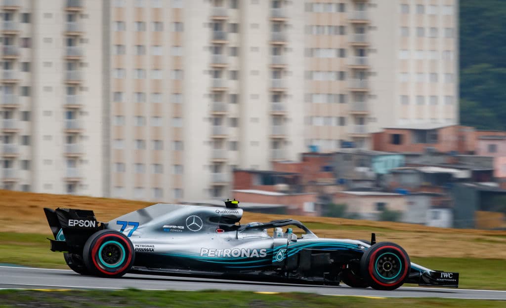 Valtteri Bottas, quien había dominado las pruebas libres del viernes, fue tercero con tiempo de 1:07.441.