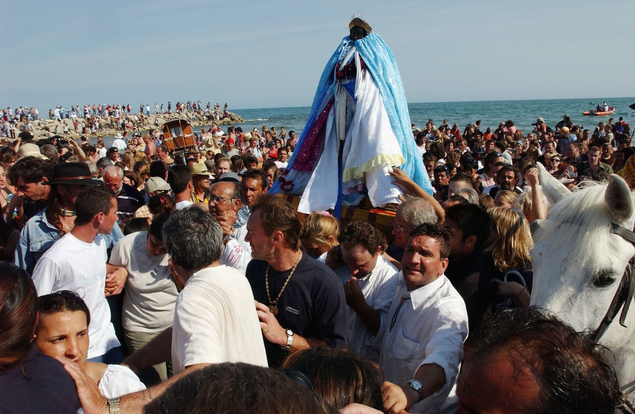 Gignac es de un pueblo del sur de Francia llamado Martigues, cercano a Saintes-Maries-de-la-Mer, donde cada 24 de mayo los gitanos se juntan para celebrar su 'peregrinación'.
