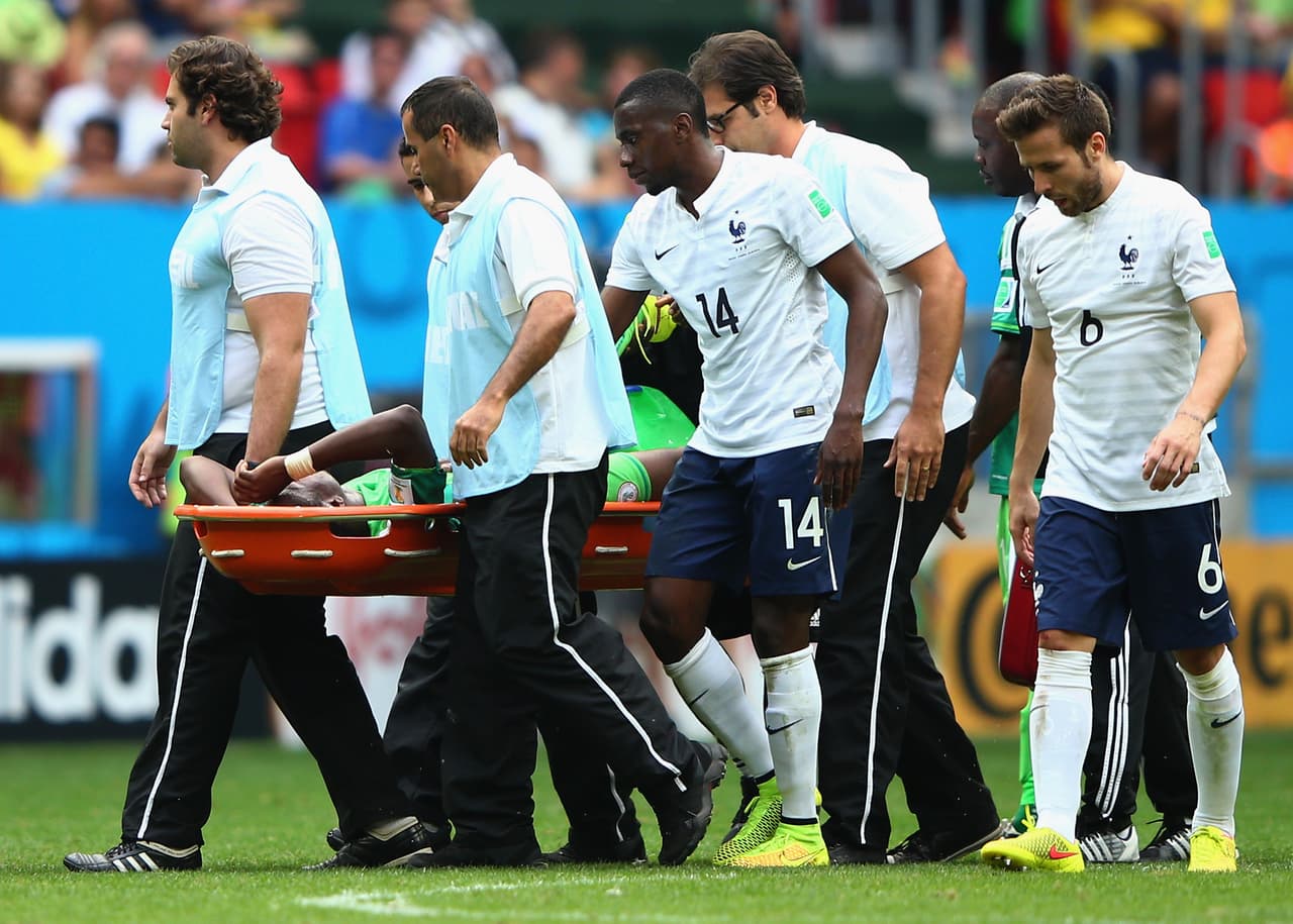 Nigeria al final perdió contra Francia por 2-0 y se quedó por fuera de Brasil 2014, con dos lesionados en plena competencia.