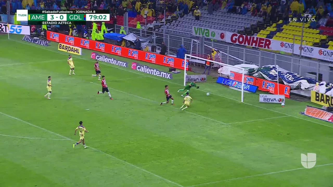 ¡GOL!  anota para América. Álex Zendejas