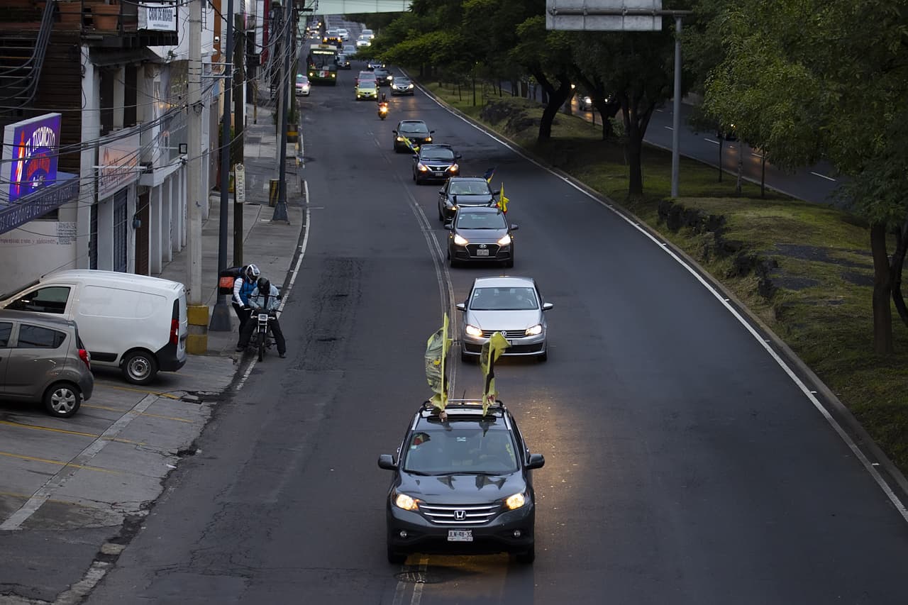 La afición se hizo presente en el Clásico Nacional | Hinchas de las Águilas olvidaron las recomendaciones del Club América y se dieron cita en el hotel de concentración y en el Azteca.