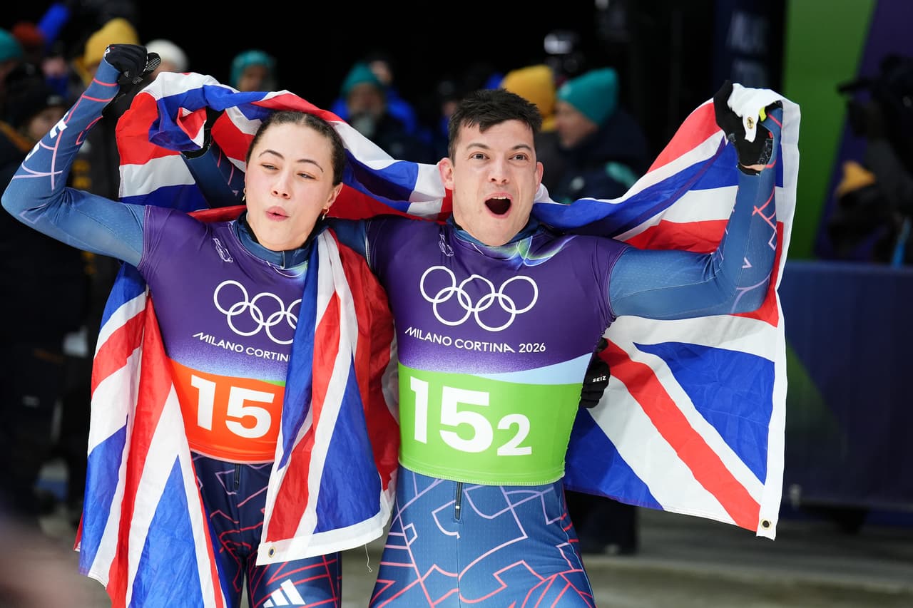 ¡Histórico! Gran Bretaña logra la primera medalla de oro en skeleton mixto con récord de pista incluido