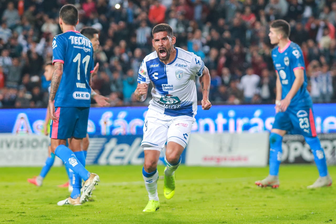 Pasaron dos minutos luego de la expulsión de Sánchez cuando Franco Jara metió sendo golazo, un preciso remate con la cabeza que batió al portero Juan Carrizo para el 2-2.