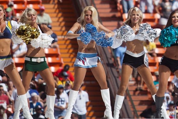 Las cheerleaders no sólo son las encargadas de animar a su equipo, ellas son bellas por dentro y fuera, así que una de sus múltiples labores también es apoyar a las causas nobles, así como a varios eventos sociales.