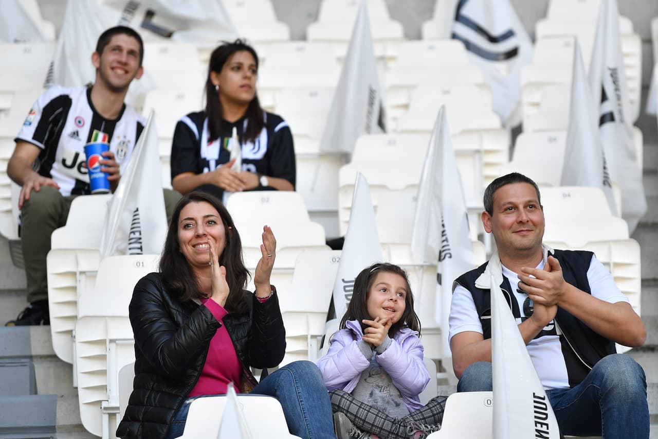 El equipo femenino de Juventus jugó su primer partido en el Allianz Stadium, donde convocó 39 mil fanáticos que vieron su triunfo 1-0 sobre Fiorentina. Así quedaron cuatro puntos arriba del segundo lugar a falta de tres fechas del cierre del torneo.