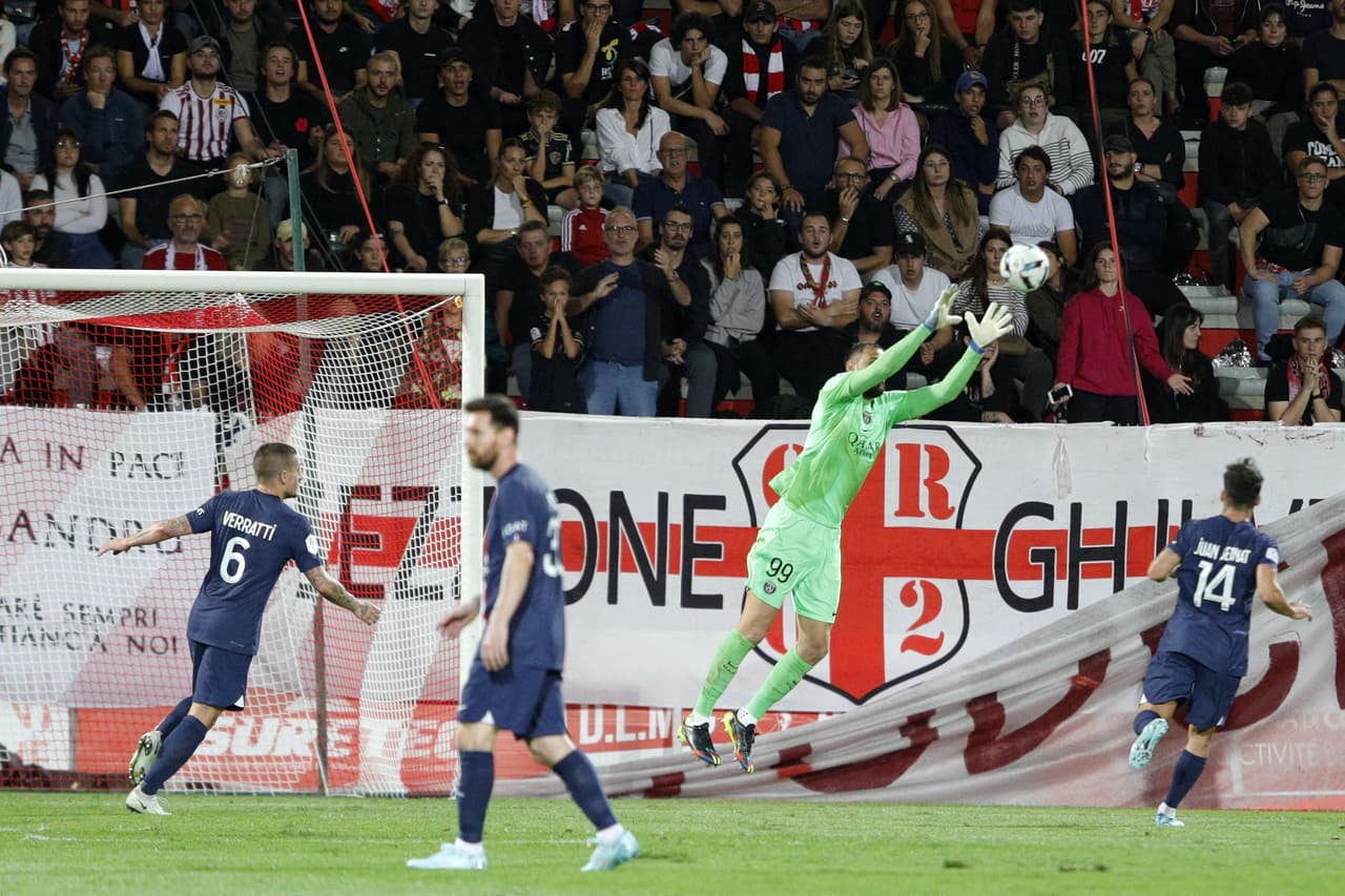 Los visitantes sufrían ante la presión de los locales que hacían su trabajo.