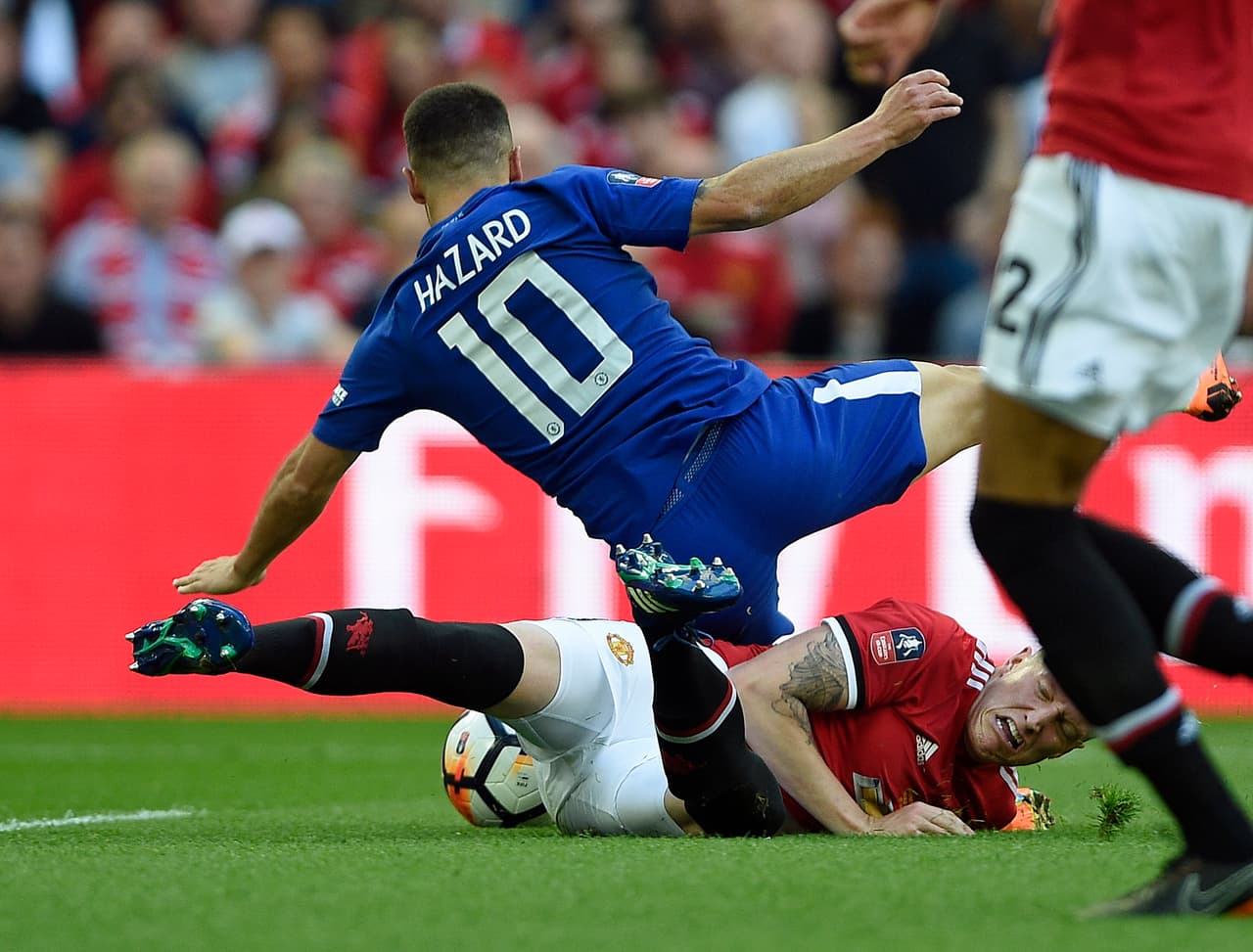 Así llegó una falta al minuto 21 que significó un penalti a favor de Chelsea, en medio de un duelo cerrado.