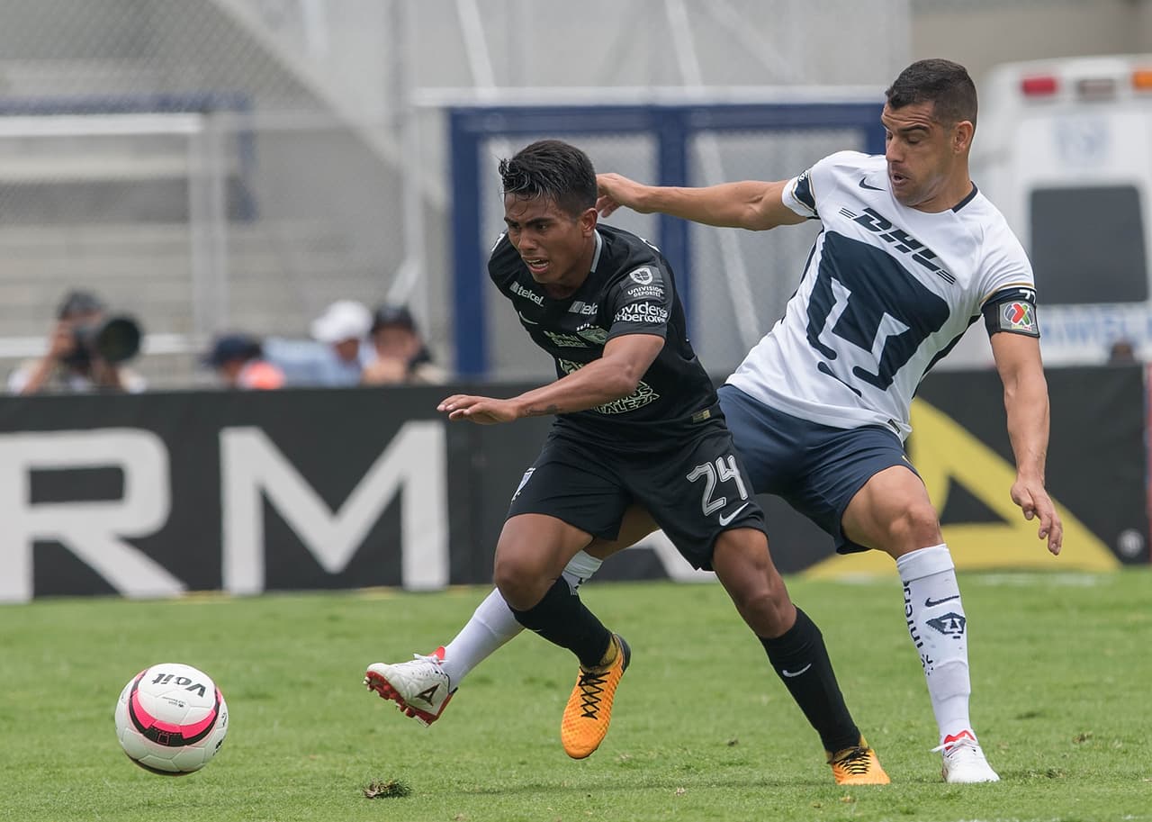 Empatados con 7 puntos encontramos a 16 defensas entre los que mencionamos a Gerardo Alcoba, de los Pumas.