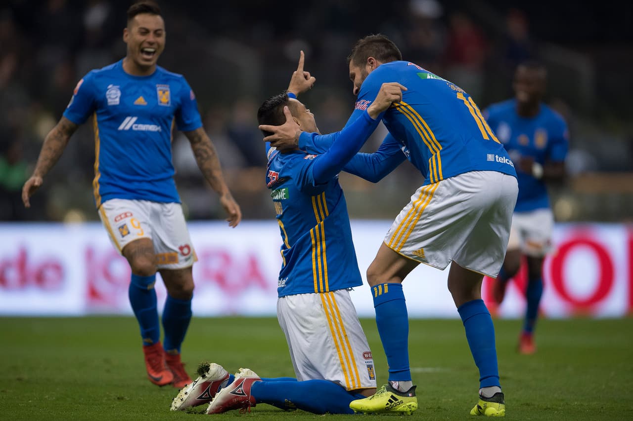 Action photo during the match America vs Tigres UANL corresponding Semifinal of the MX League of the Apertura 2017 Tournament. Foto de accion durante el partido America vs Tigres UANL, correspondiente a la Semifinal de la Liga MX del Torneo Apertura 2017, en Estadio Azteca en la foto: Gol Juninho Tigres 29/11/2017/MEXSPORT/Osvaldo Aguilar