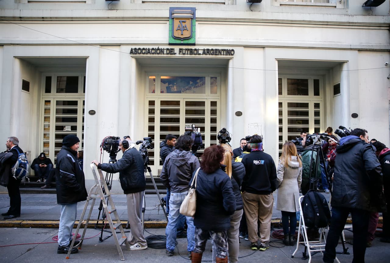 Es tal la confianza de la actual administración de FIFA con Maradona que él es no de los representantes frente a la AFA para la reestructuración de esa federación.