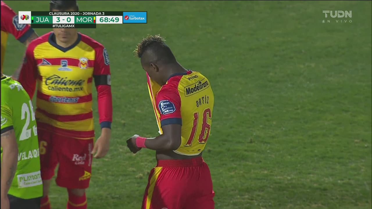 Intento de ‘chilena’ le cuesta la expulsión a José Ortiz