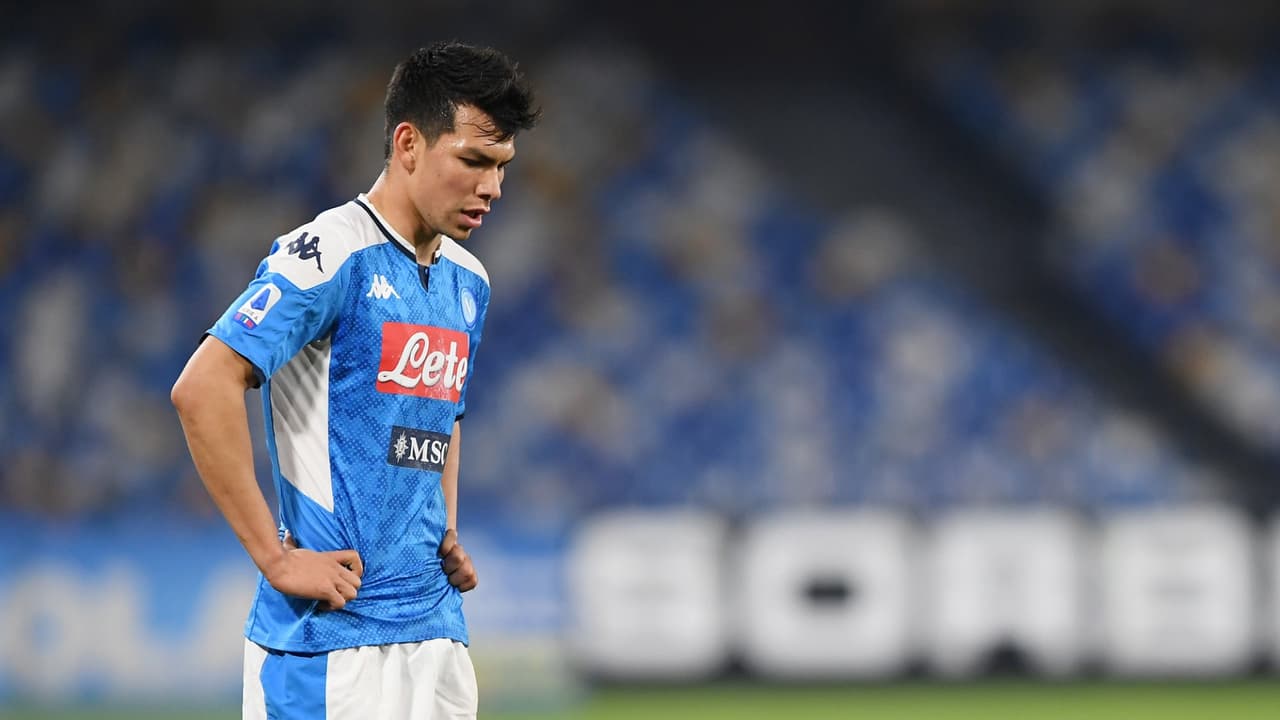 Al mexicano Hirving Lozano lo colocan fuera del Napoli