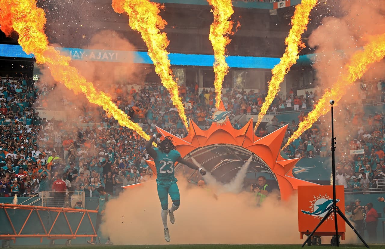 La belleza impactante de las animadoras y la pasión incontenible de los fanáticos le dio alegría a la tradicional jornada del Año Nuevo.