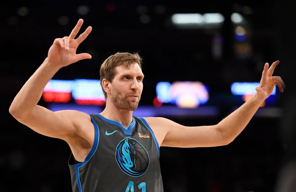 La otra leyenda convocada al All Star Game, y al igual que Dwyane Wade en lo que puede ser su última temporada, el mejor extranjero de todos los tiempos, Dirk Nowitzki de los Dallas Mavericks.