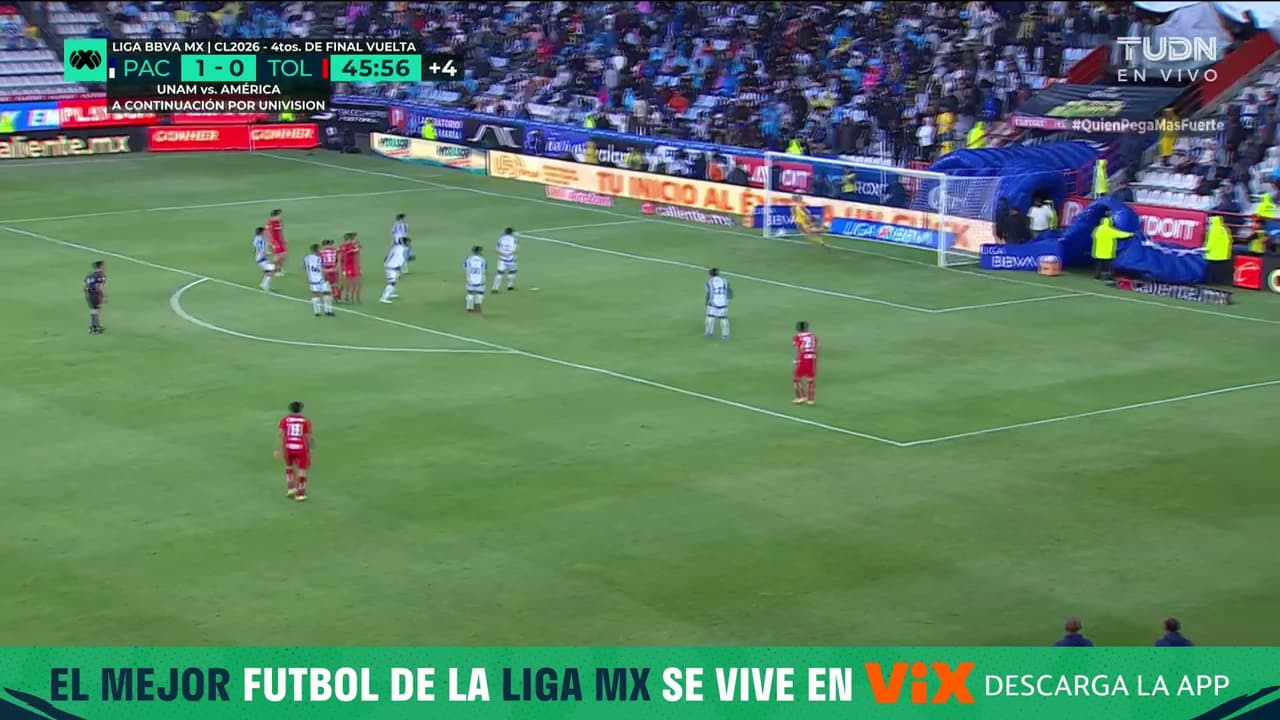¡El poste salva a Pachuca! Pavel dispara y el balón se estrella en el palo