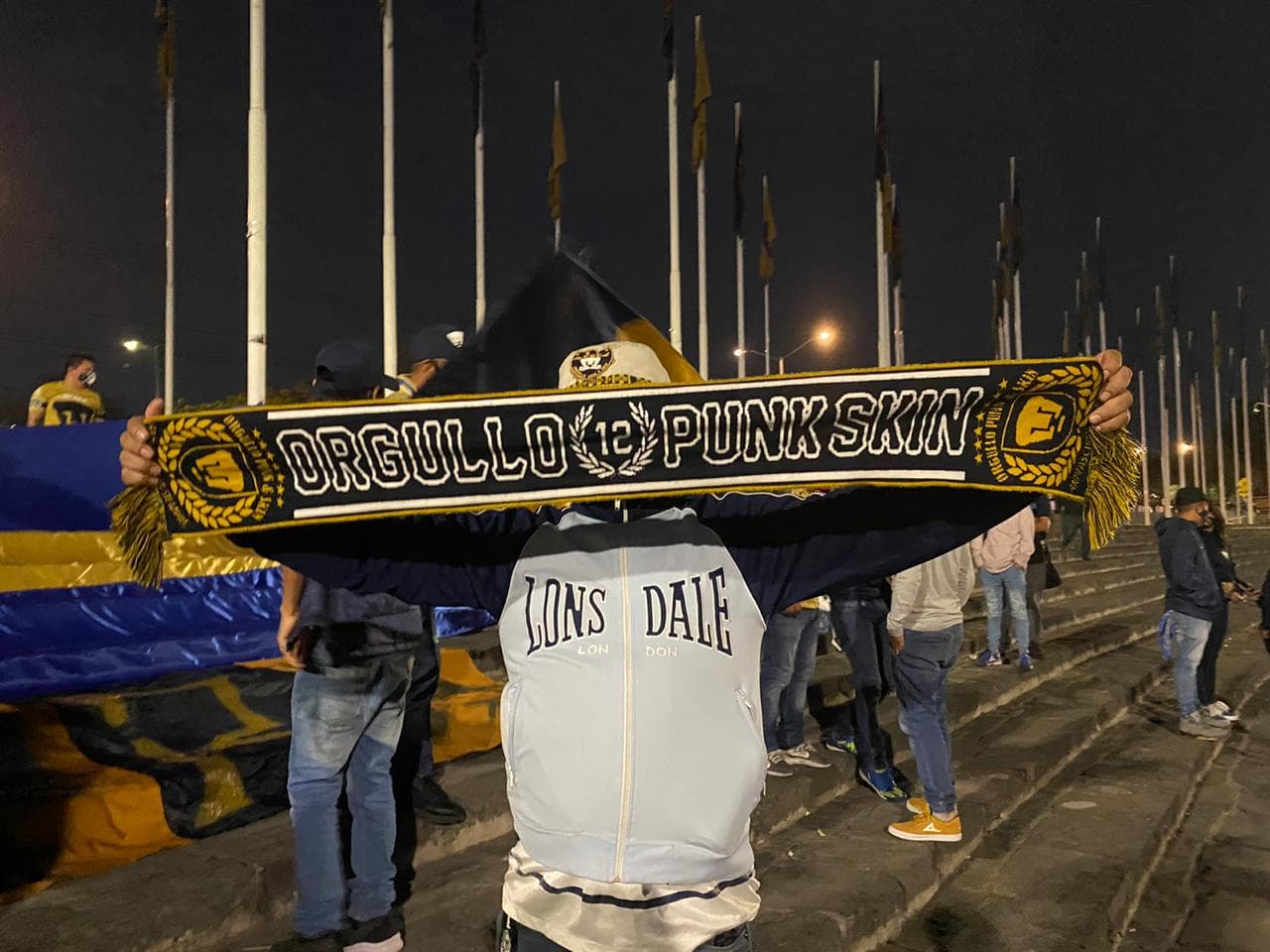 Autoridades de la Alcaldía Coyoacán resguardaron el perímetro del Estadio Olímpico Universitario horas antes del cotejo, pero nada detuvo a los hinchas auriazules para alentar a su escuadra en el primer episodio de la Gran Final del Guard1anes 2020.