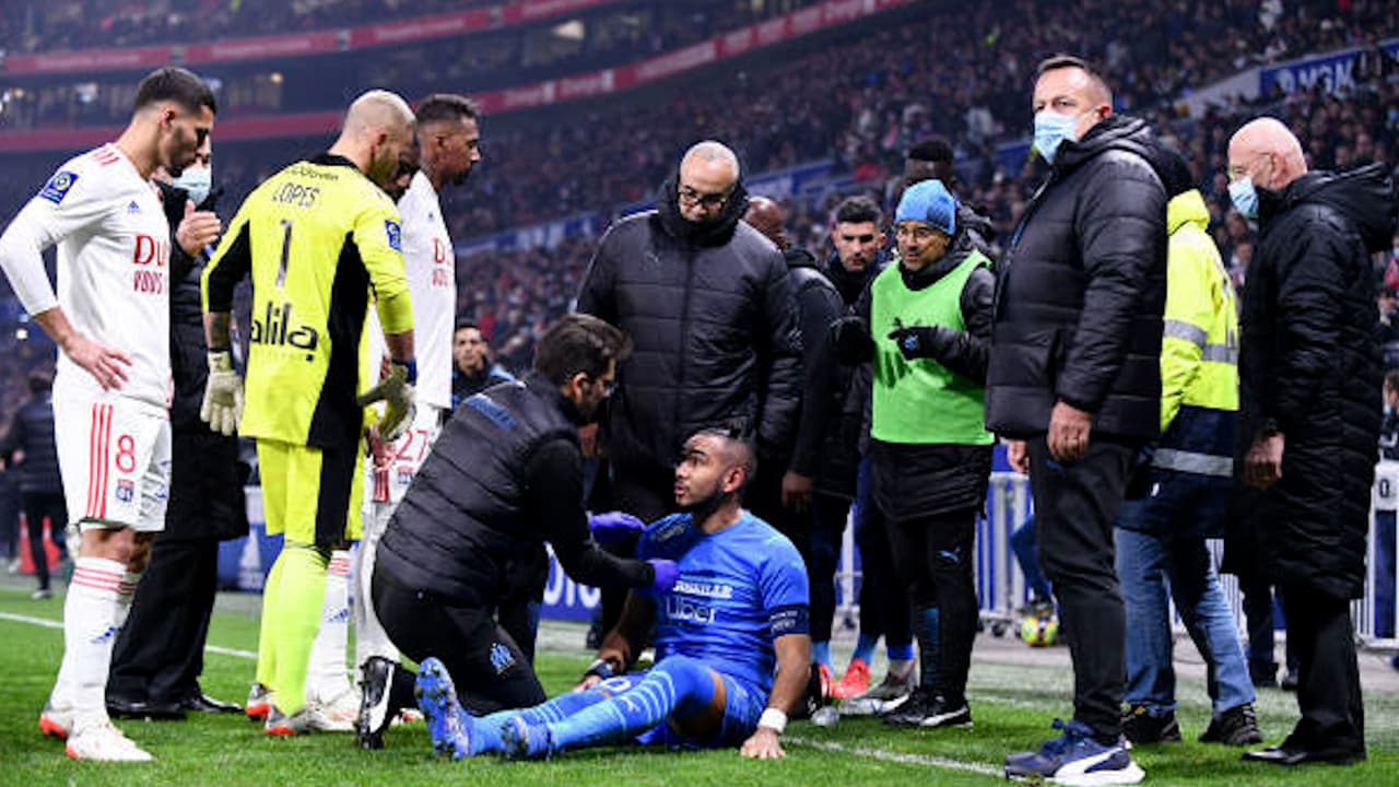 Botellazo a Payet provoca suspensión del Lyon-Marsella