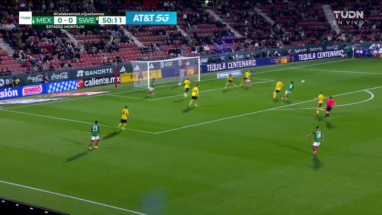 ¡TIRO ATAJADO! disparo por Luis Chávez.