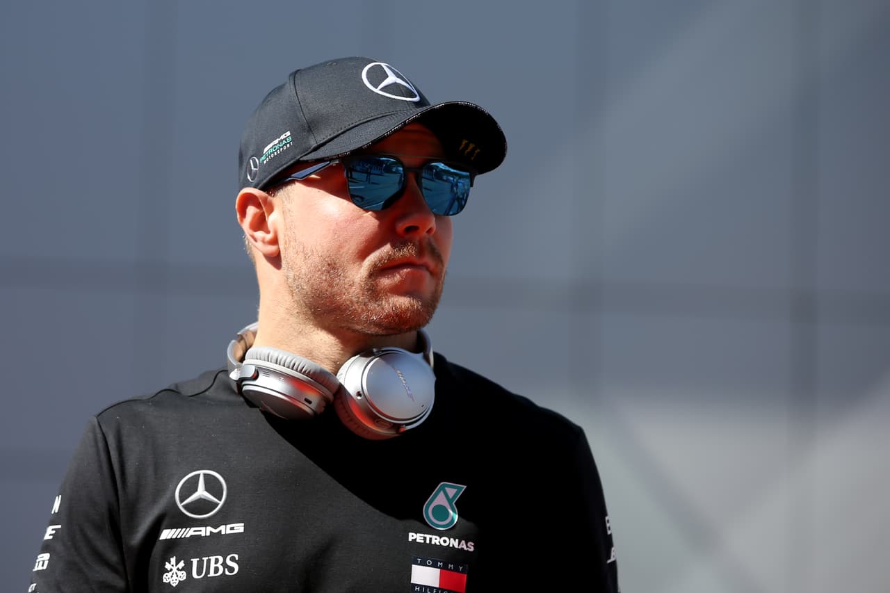 Cuando gana los campeonatos Formula Renault 2.0 Británica (10 de 15 carreras), Formula 3 Euroseries (2005 y 2006) y Grand Prix 2 series, Lewis decide formar parte del equipo McLaren.