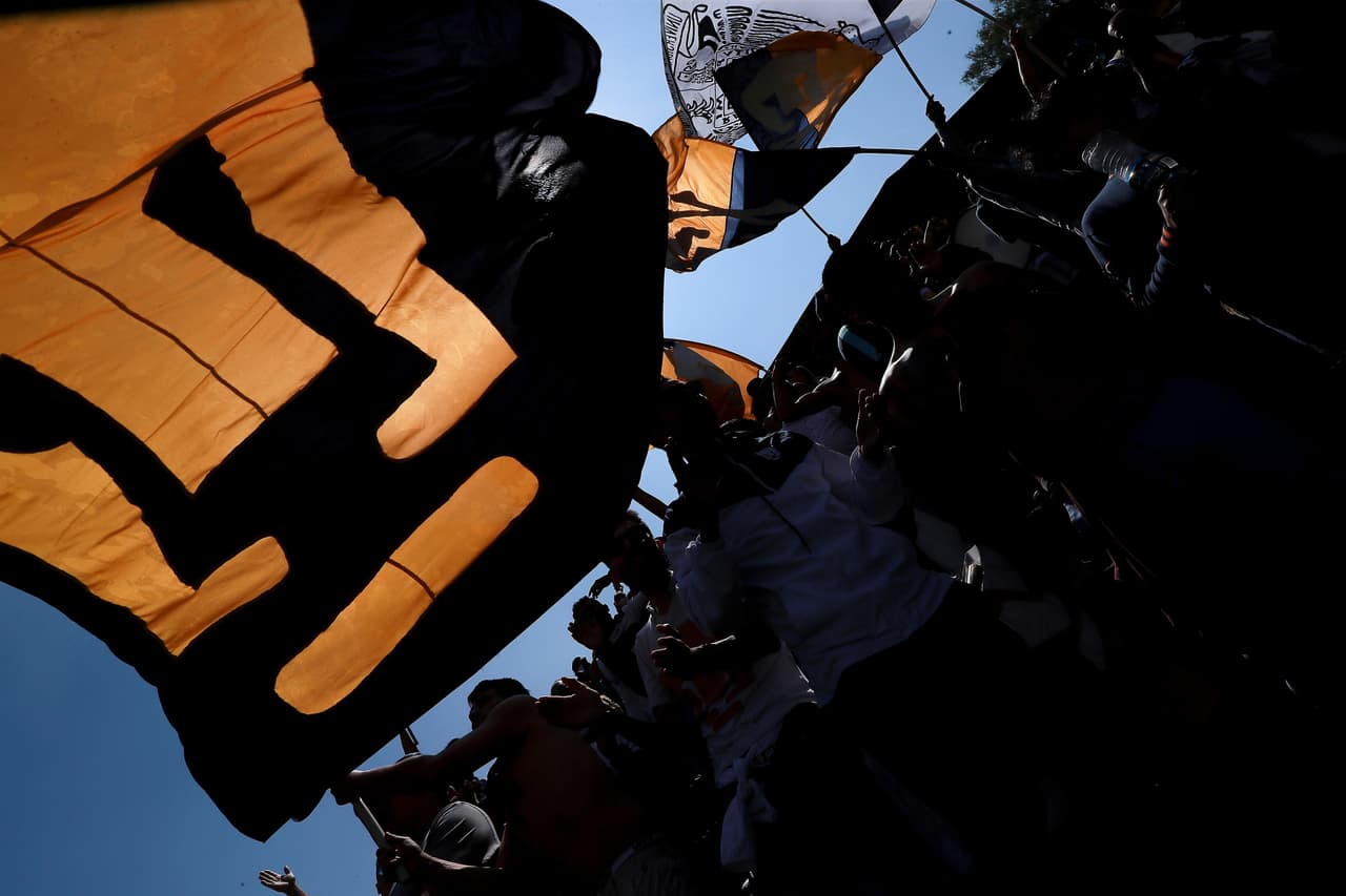 Así fue la presentación de Dani Alves ante la afición de Pumas en Cantera; el brasileño eligió el número 33.