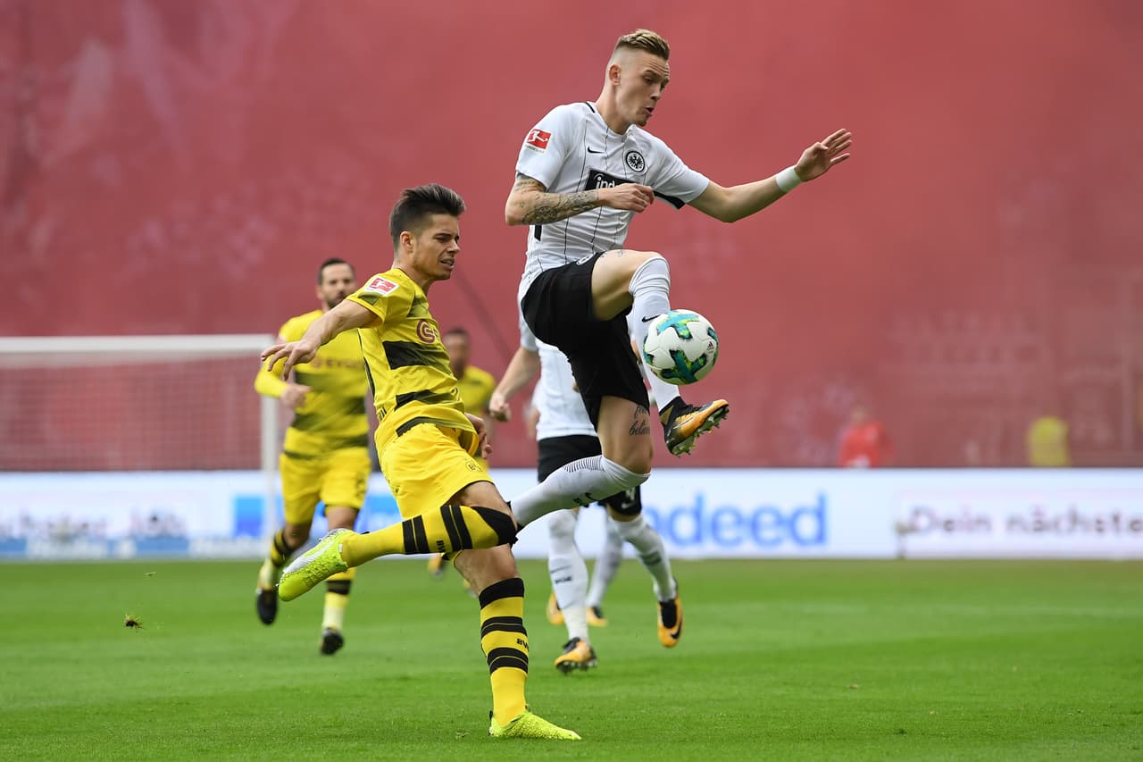 Con un equipo local encaminado hacia el empate, pero sin concretar en el marcador, ambos se fueron al descanso con el triunfo del Borussia 0-1.