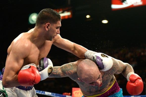 Khan mandó a la lona a Collazo en el round cuatro, un potente derechazo tumbó al de origen boricua.