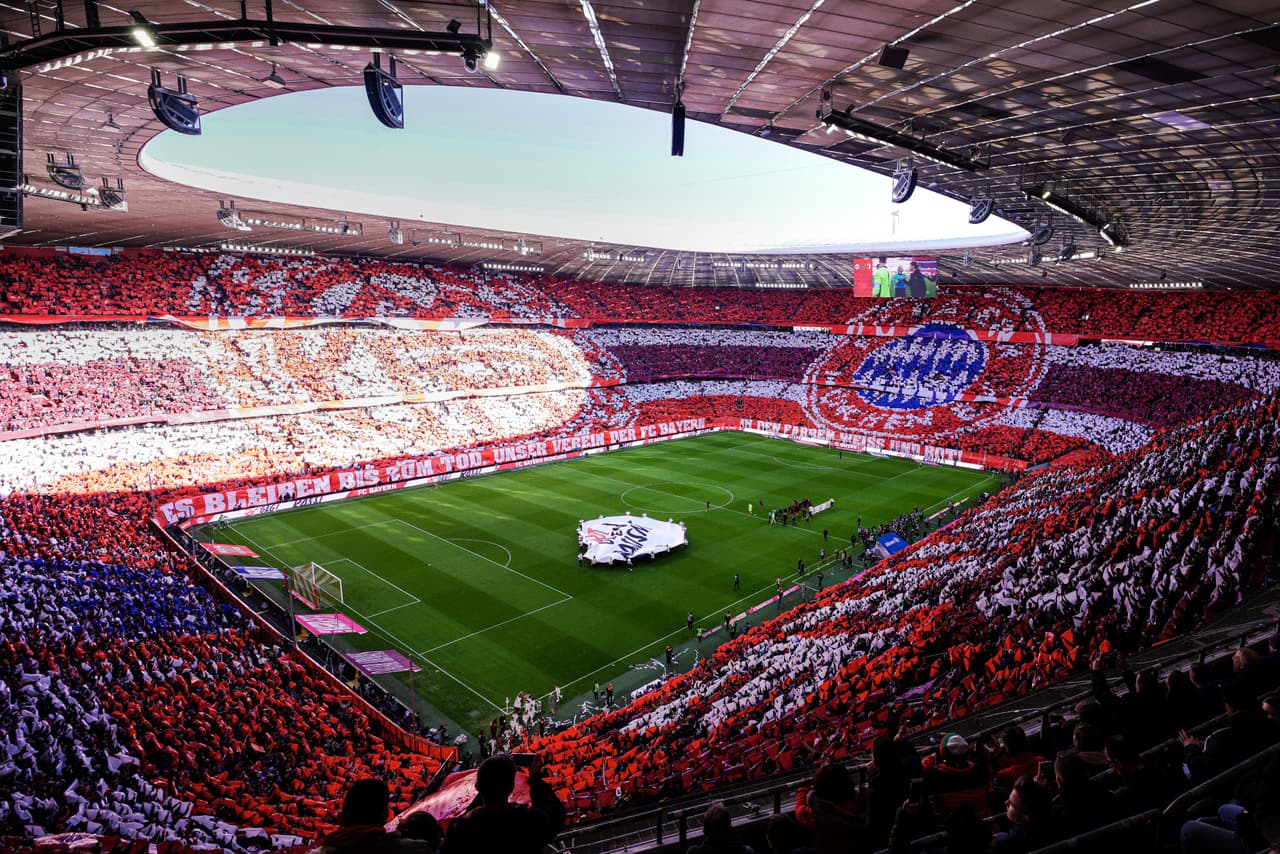 Así se veía el estadio del Bayern previo al partido, esto es con motivo de su 120 aniversario.