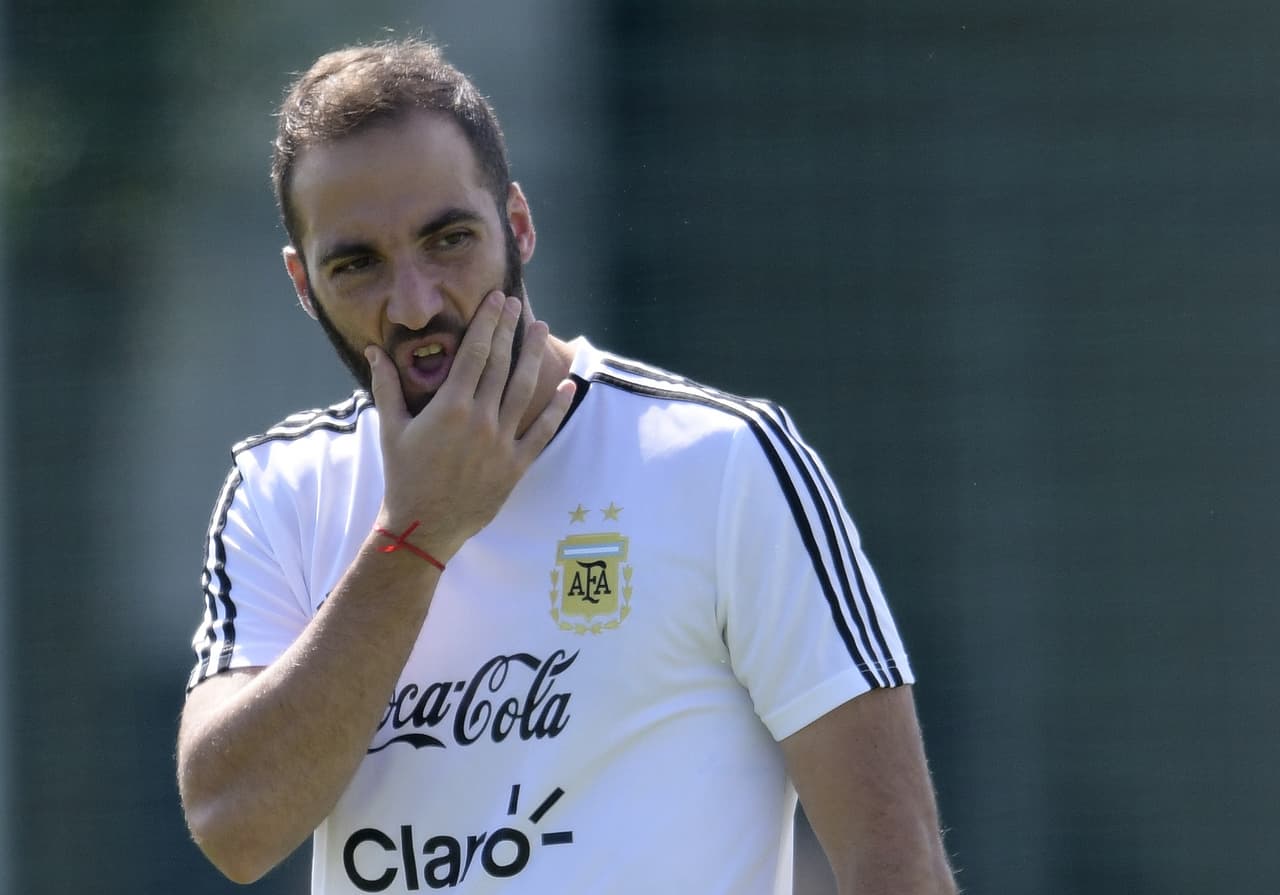 Las negociaciones entre Juventus y Chelsea por Gonzalo Higuaín se intensificaron una vez el delantero argentino salió del Mundial.