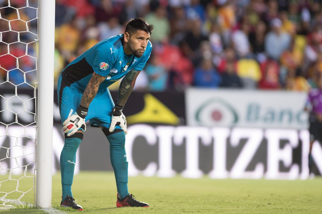 Jonathan Orozco tuvo un buen partido controlando las acciones de peligro que llegaron a su marco.
