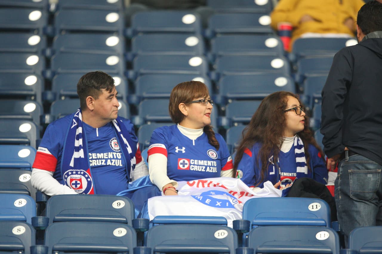Ambiente festivo y de gran colorido por la Ida de la Semifinal entre Monterrey y Cruz Azul en la Liguilla de la Liga MX. Así lo vivieron la afición local y visitante.