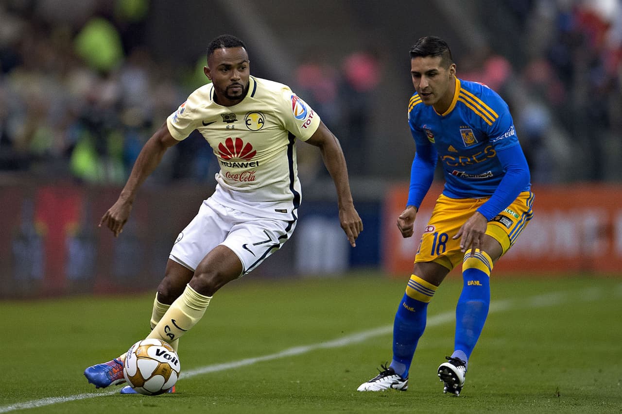 <b>Medio de contención: William da Silva</b>
<br>El brasileño ex de Querétaro se ha ganado un lugar como titular inamovible en el América, pues es quien le da cohesión al medio campo azulcrema. Su participación en el Apertura 2016 fue sobresaliente.