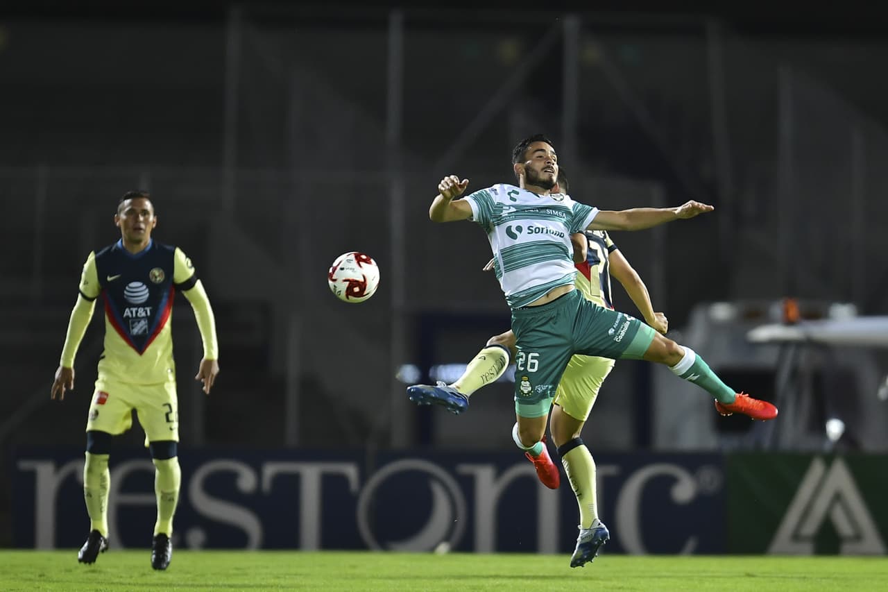 Santos trata de meterse en el partido pero el control del América ya es muy claro.