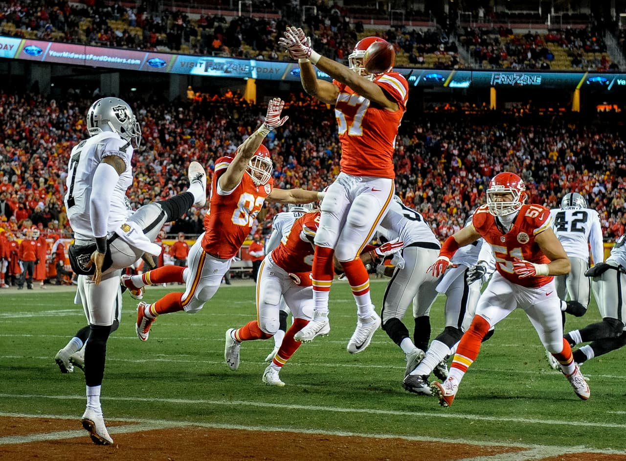 4 KANSAS CITY CHIEFS Pocos pensaban que se levantarían de 1 – 5, nadie creía que ganarían algo sin Jamaal Charles, nadie imaginó que ganarían 10 partidos al hilo y pocos les dan probabilidades de llegar al Super Bowl. Pero es el equipo con la mejor racha de los que llegan a playoffs.