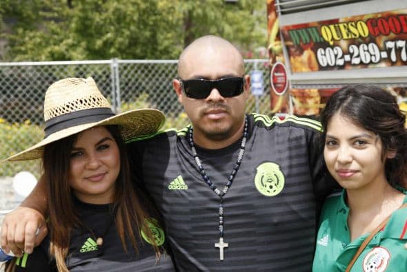 La afición en Estados Unidos llegó a Phoenix con todo su colorido para ver a México y Guatemala enfrentarse en la Copa Oro 2015.