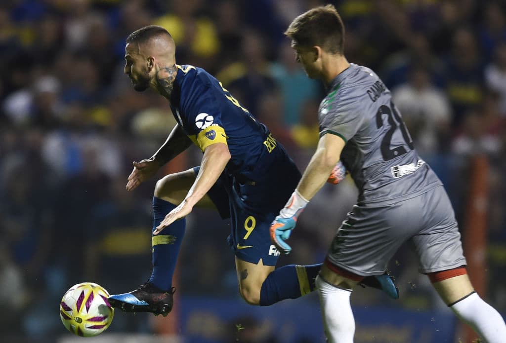 Según 
<i>Corriere</i> 
<i>dello Sport</i> la llegada de Benedetto a la Roma oscilaría en unos 10 millones de euros (11.5 mdd) de ganancia para Boca Juniors, siendo más accesible que otras opciones como el delantero italiano Andrea Belotti quien milita en el Torino y a quien buscan otros grandes clubes de Europa.