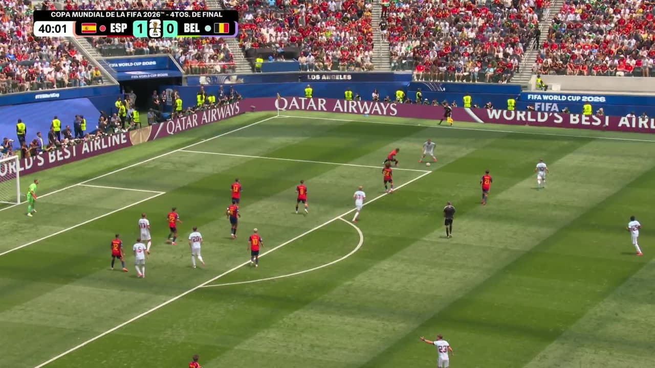 ¡GOL!  anota para Bélgica. Charles De Ketelaere