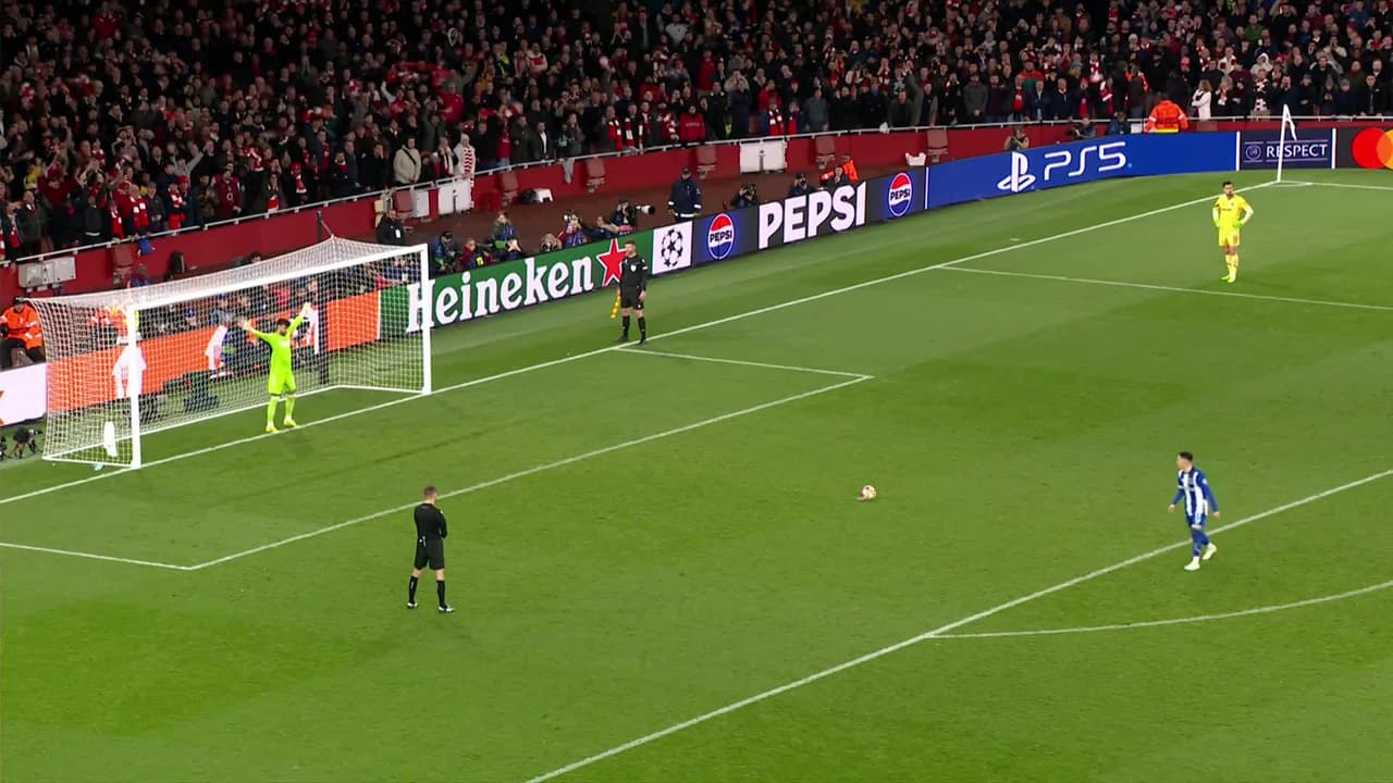 ¡GOL!  anota para FC Porto. Pepê Aquino