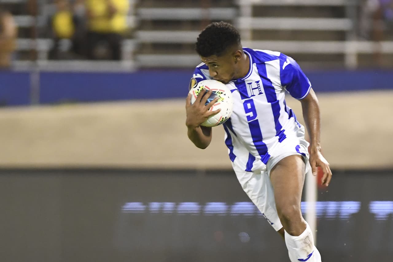 Román Castillo, en un centro de Izaguirre que remató con la cabeza en el área, colocado, puso el 3-2 pero en el segundo de cuatro minutos de tiempo añadido. Pero ya no hubo oportunidad para más y Jamaica se impuso.