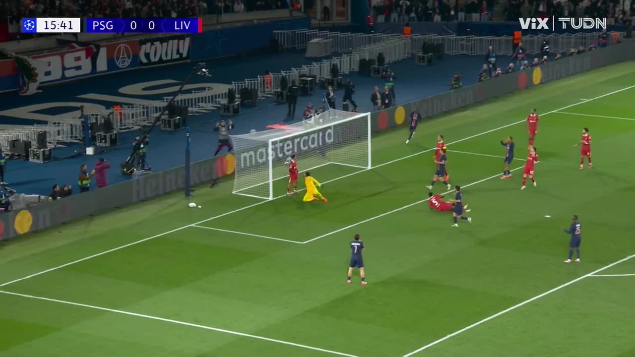 ¡Se salva el Liverpool! Dembélé desborda y Neves remata por encima