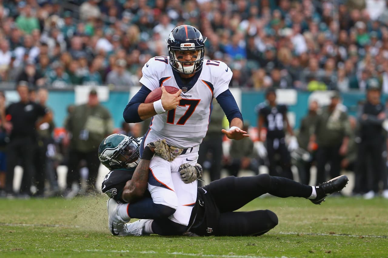Brock Osweiler tuvo un encuentro complicado. El mariscal de campo de los Broncos completó 19 de 38 intentos para 208 yardas totales con un pase de anotación y par de intercepciones.