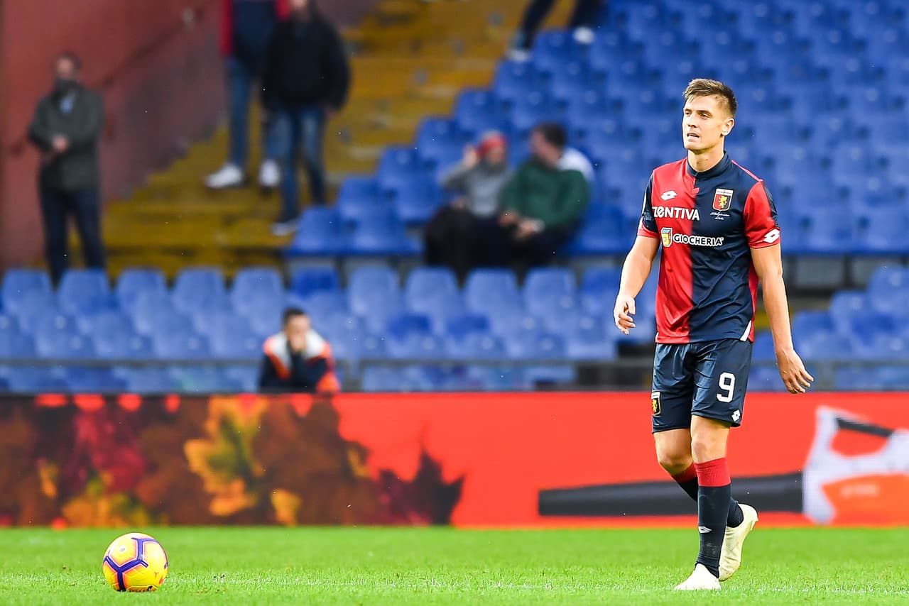El goleador polaco Krzysztof Piatek vive a sus 23 años un gran momento en Genova, donde lleva anotados esta temporada 14 goles. De ahí, que Roma y Nápoles lo siguen de cerca para ficharlo.