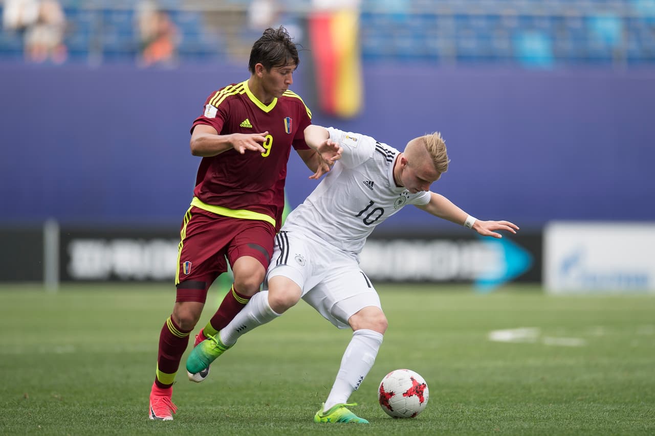La derrota de Alemania la olbiga a buscar el resultado contra México, que se impuso en el primer partido 3-2 contra Vanuatú, que puso a sufrir al 'Tri'.