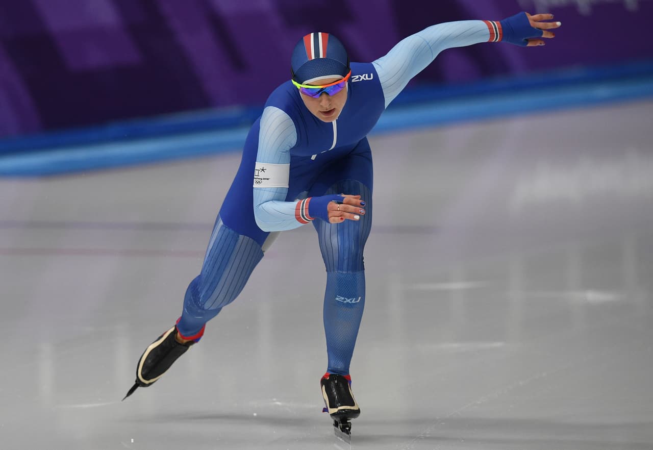 Las participantes del patinaje en velocidad mostraron su capacidad y además se destacaron por el atractivo de sus rostros y cuerpos atléticos en los Olímpicos de Invierno. Acá, Ida Njatun de Noruega.