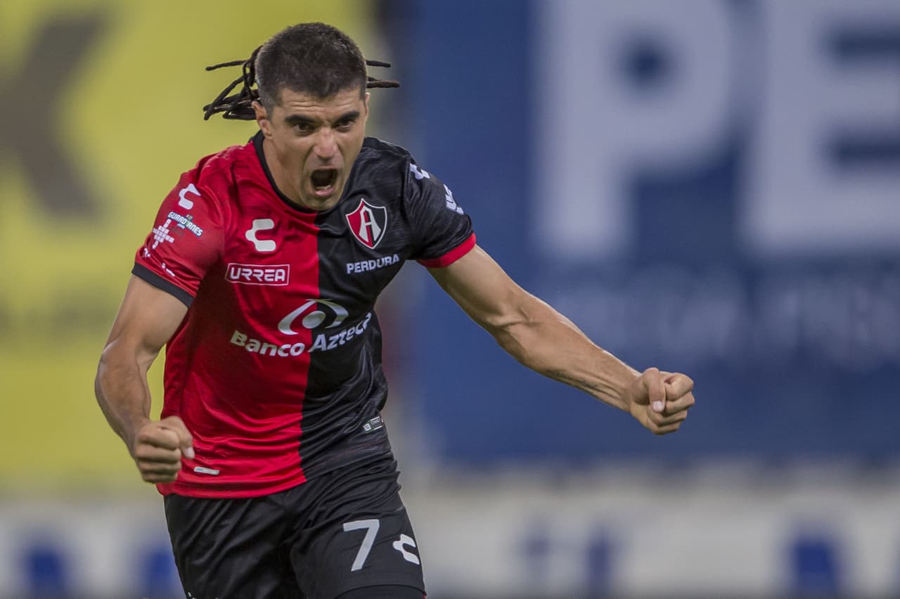 El árbitro marcó la pena máxima contra los cementeros por falta de Baca.