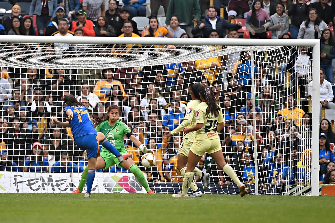 Y en un yerro gigante de la zaga azulcrema, un intento de despeje que es rebanado, se genera una ocasión inmejorable para las visitantes a los 84 minutos.